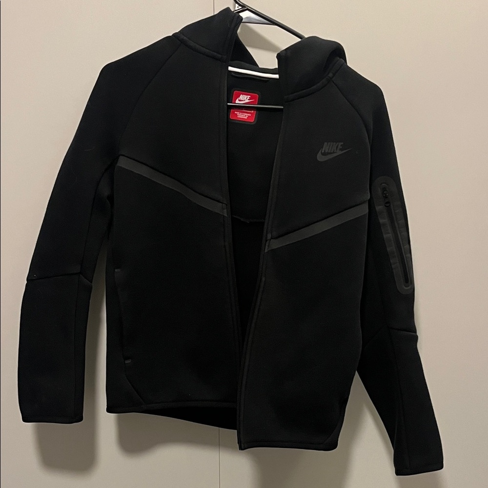 Youth Nike Large Black Tech Fleece Jacket